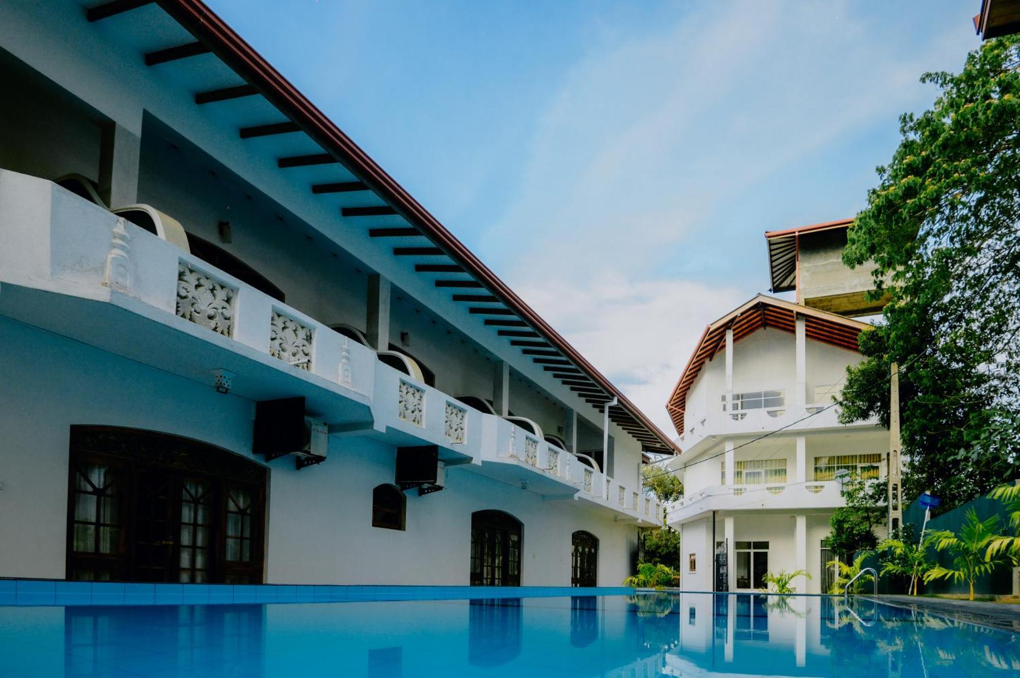Prince Beach Hotel Bentota Exterior photo