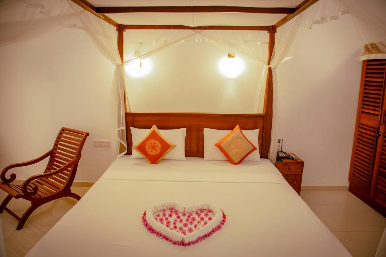 Prince Beach Hotel Bentota Exterior photo