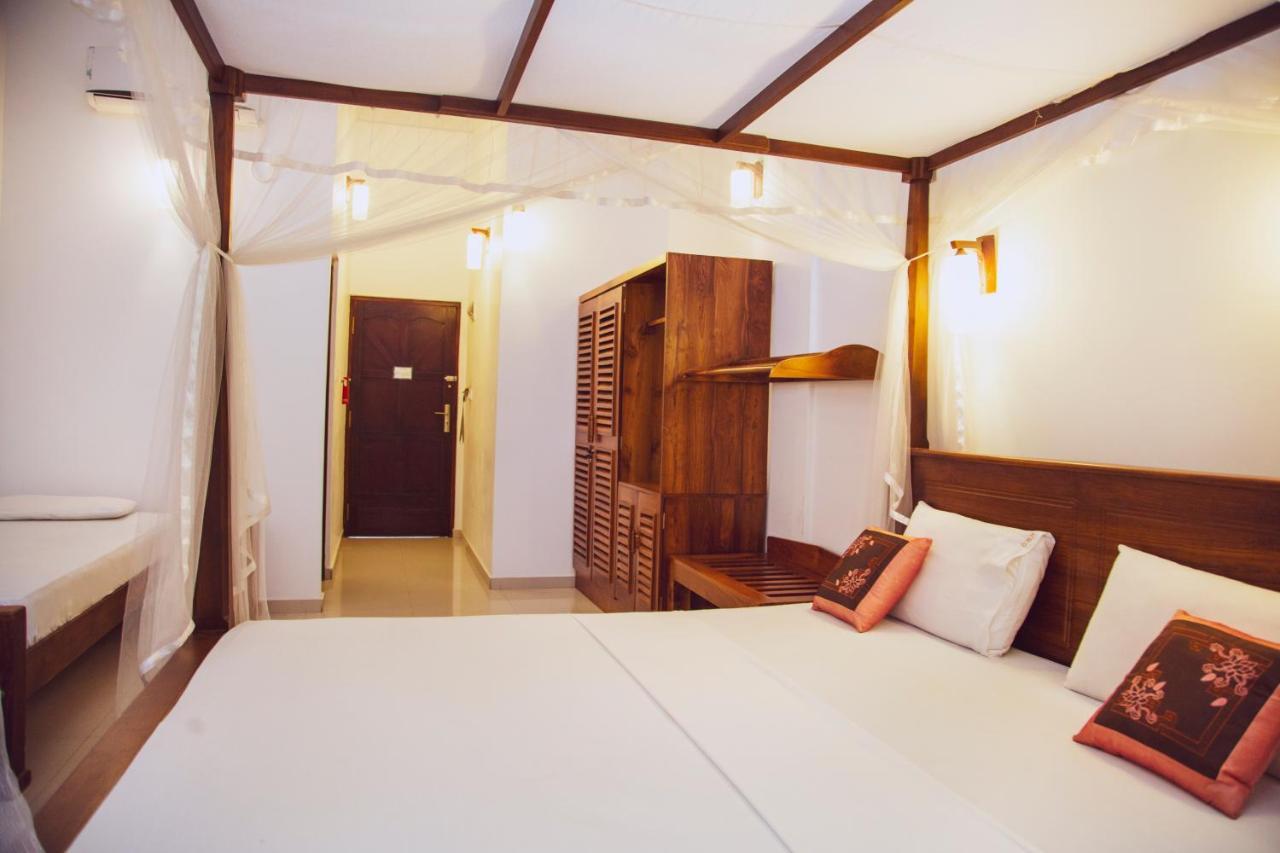 Prince Beach Hotel Bentota Exterior photo