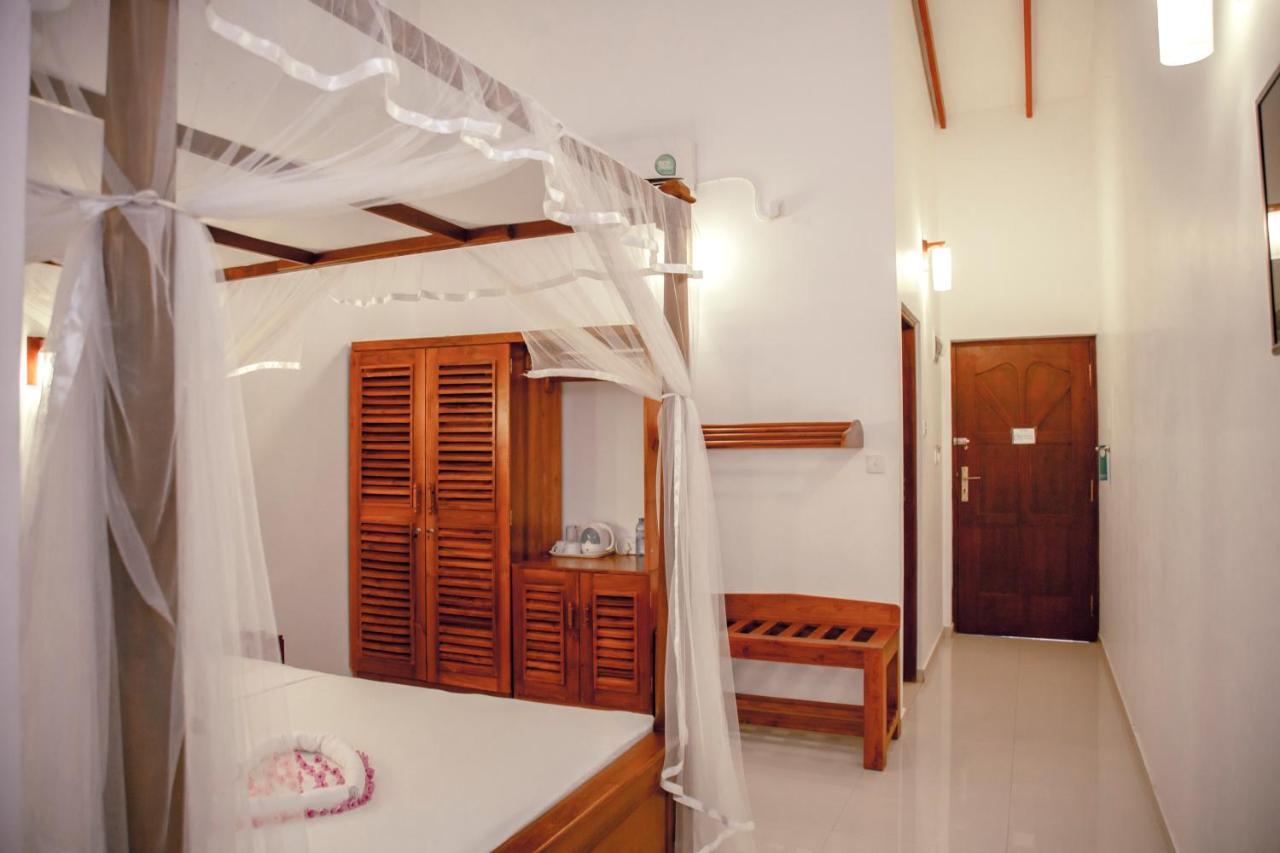 Prince Beach Hotel Bentota Exterior photo