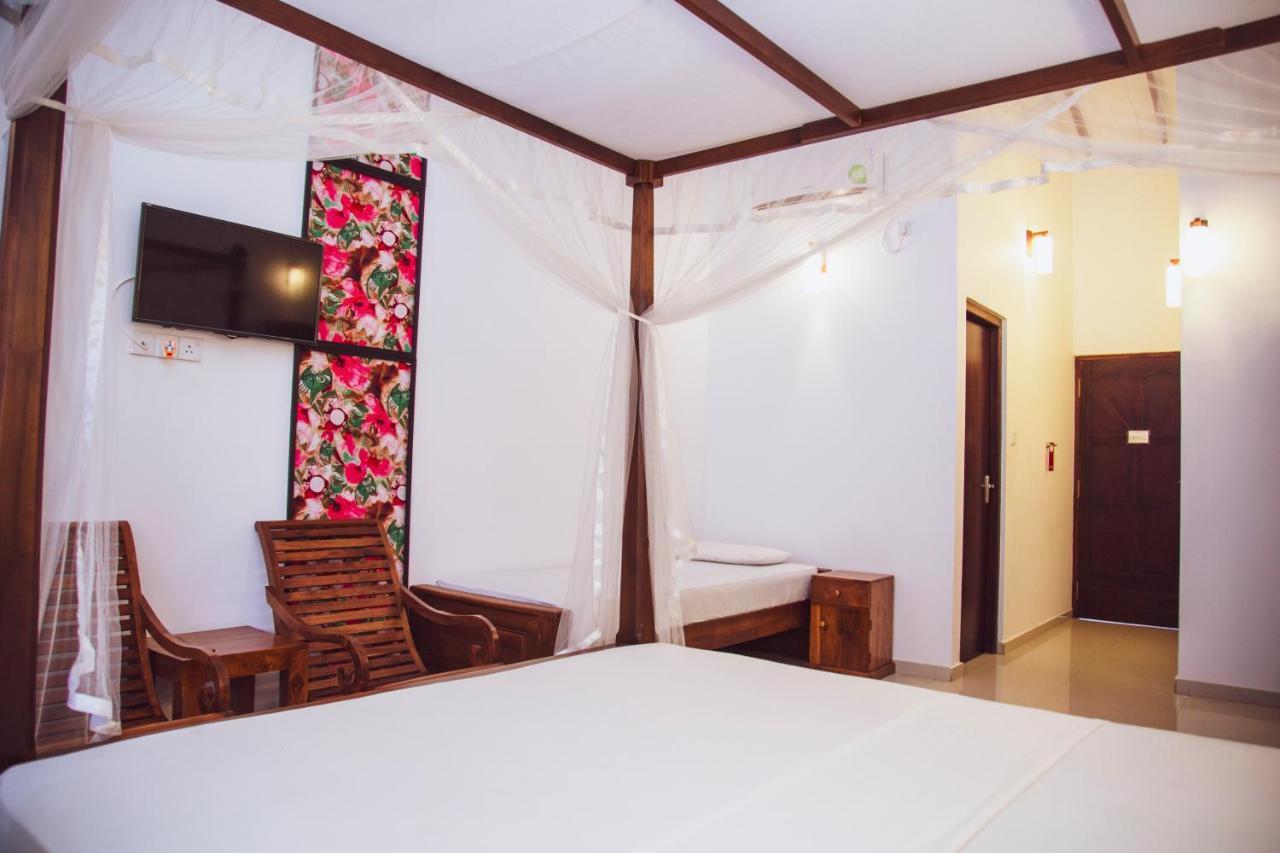 Prince Beach Hotel Bentota Exterior photo